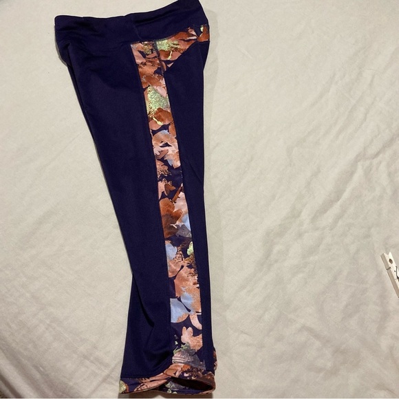 Tek Gear Leggings Size Small Womens Mid Rise Capri Floral Purple Workout Gear - Picture 11 of 13